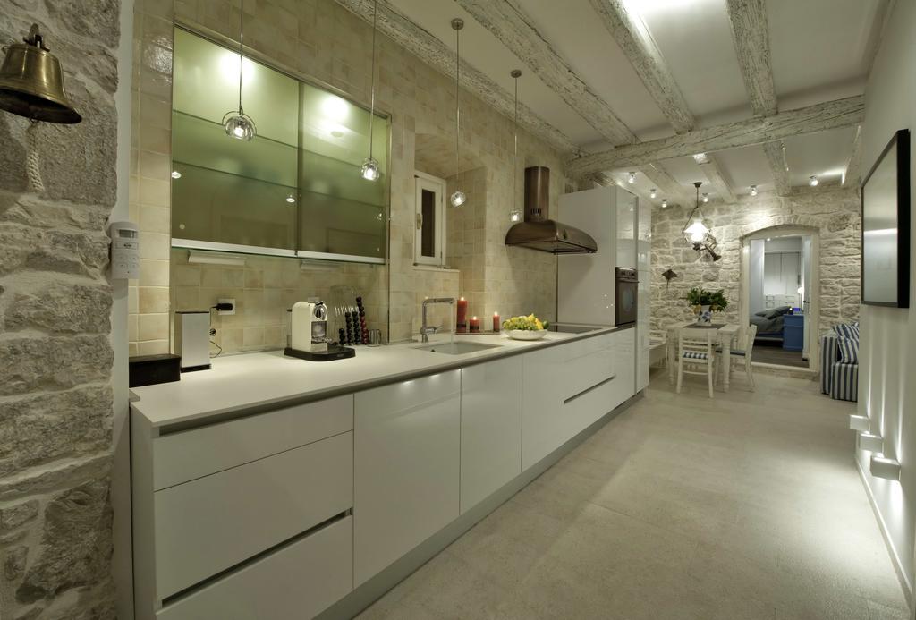 Apartment Whooart Комижа Экстерьер фото